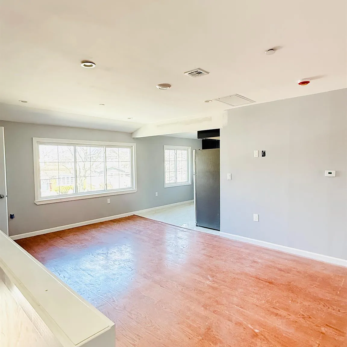 3 bed, 2.0 bath, 1008 sqft, $3,250 — Photo 3