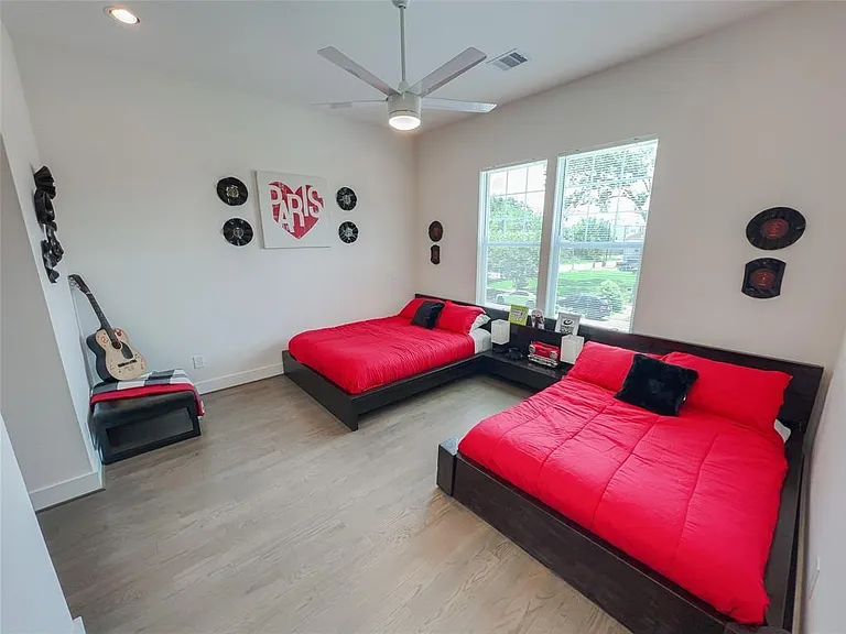 2404 Saint Charles St — Photo 20