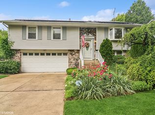 1616 Walker Ave, Streamwood, IL 60107