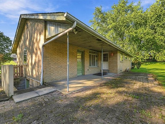 5th image of 8589 Peters Rd