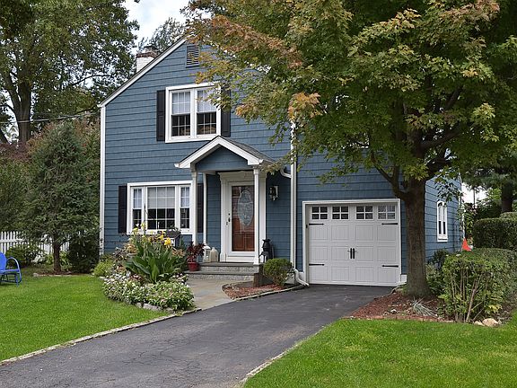 2nd image of 34 John Alden Rd
