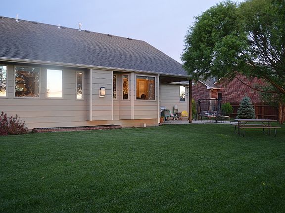 5th image of 211 N Meadowlark Ct