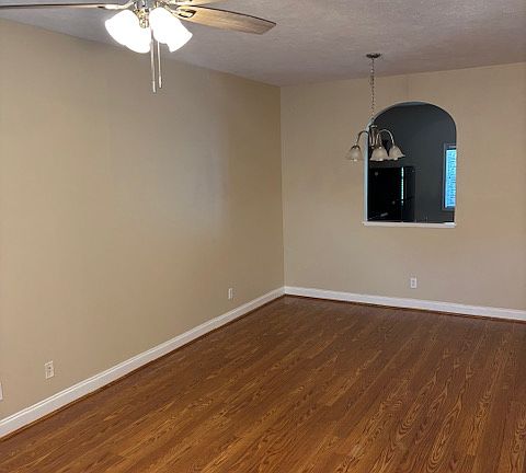2nd image of 118 Logan Ln