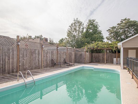 3rd image of 2363 Park Place Dr