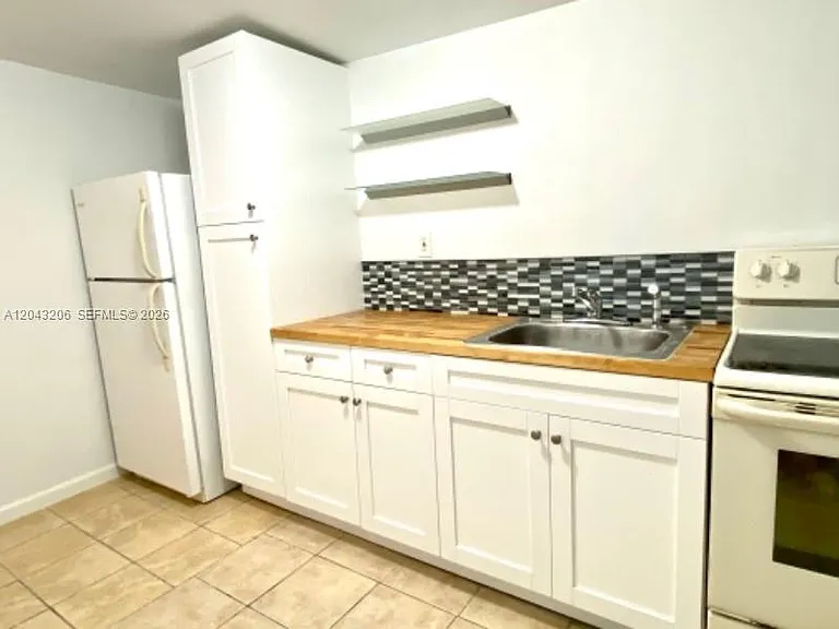4307 SW 9th St #4307 — Photo 12