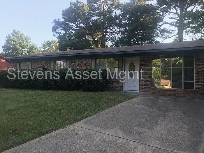 2nd image of 846 Fairlawn Dr