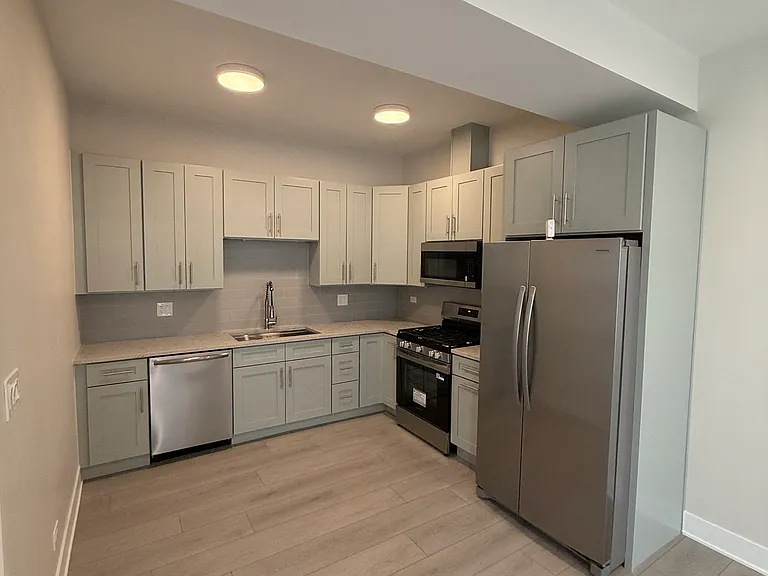 6506 S Green St #2F — Photo 8