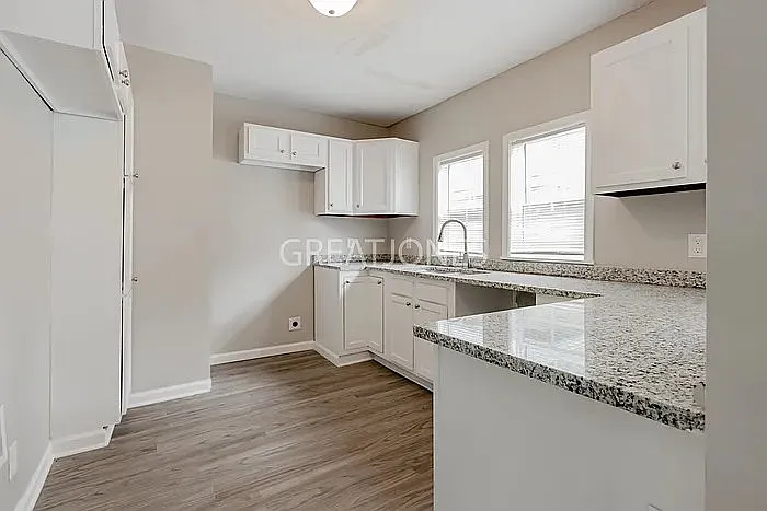 3 bed, 1.0 bath, 1324 sqft, $1,275 — Photo 3