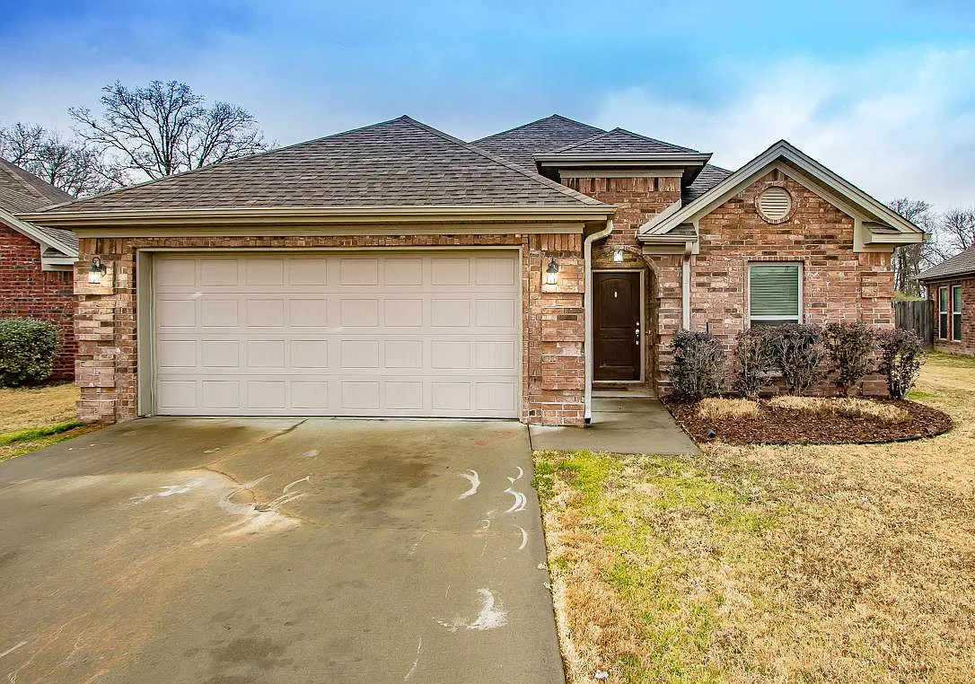 4 bed, 1700 sqft, $2,500 — Photo 1