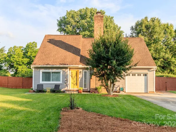 10209 Green Tee Ln, Charlotte, NC 28277