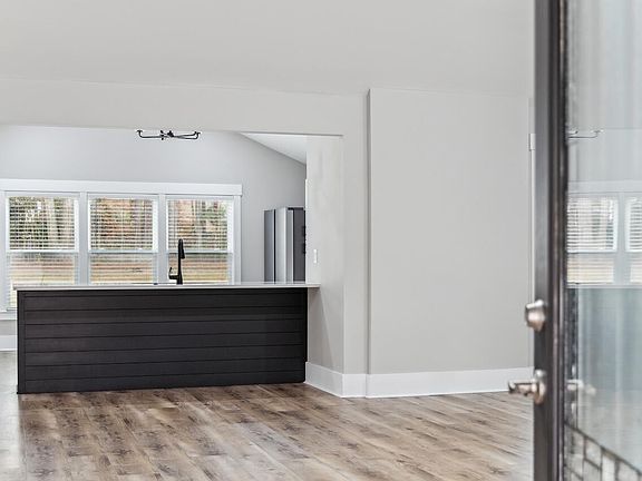 5th image of 303 Brailsford Blvd
