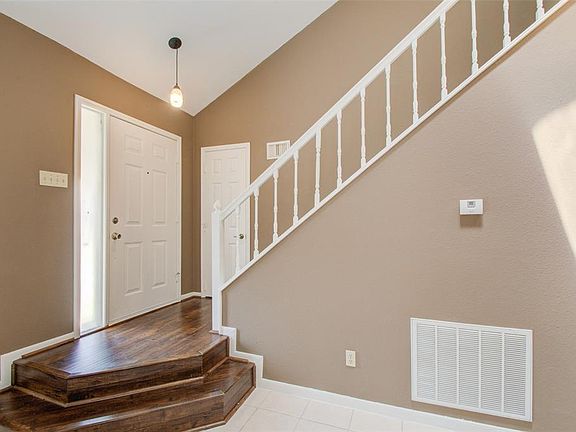 Designer features throughout this gorgeous unit. Laminate wood foyer welcomes you to the oversized living area.