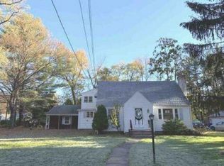 18 Kenwood Cir, Bloomfield, CT 06002