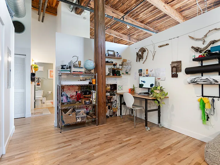 2111 W Churchill St #306 — Photo 13
