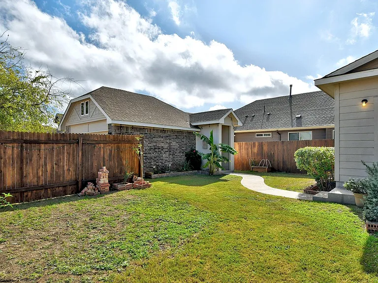 518 Stonewood Ln — Photo 26