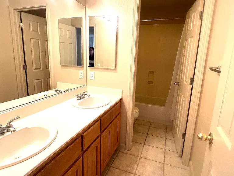 901 Hillock Ct — Photo 18