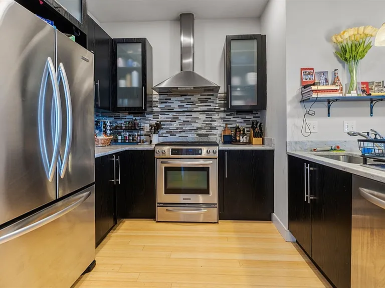 152 Old Colony Ave #10 — Photo 1
