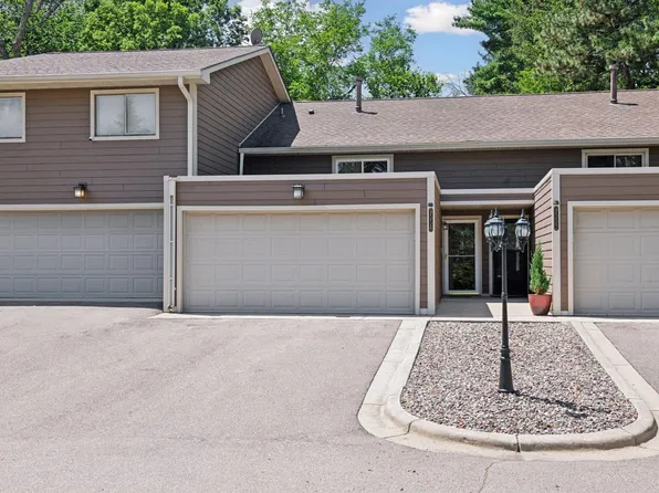 9556 Trail East Rd, Bloomington, MN 55420