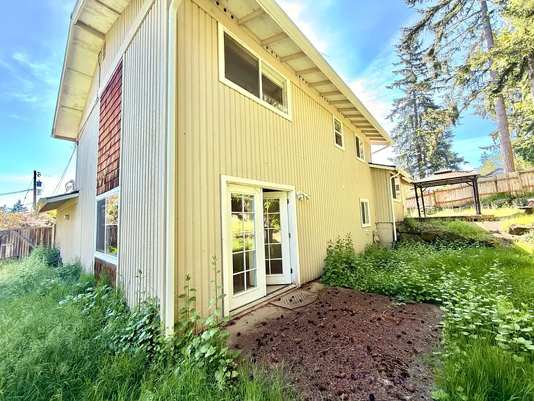 16915 NE 22nd Pl — Photo 24