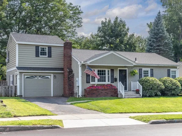 85 Birchcliff Parkway, Burlington, VT 05401