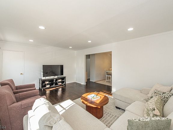 3rd image of 15 Wedgewood Drive #85