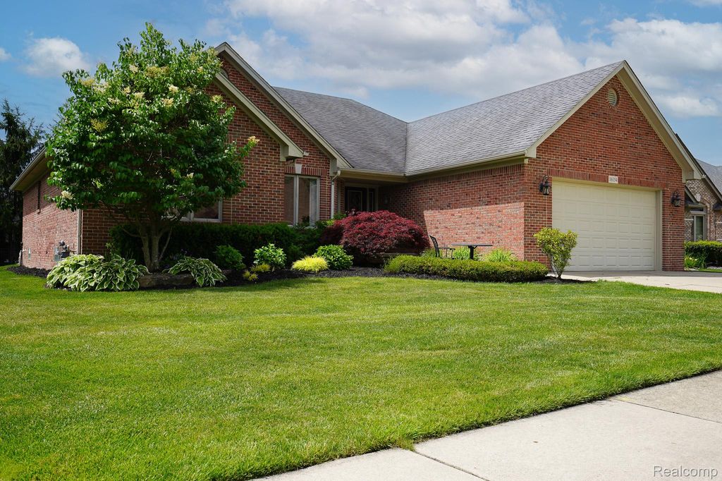16154 White Water Dr, Macomb, MI - View 3
