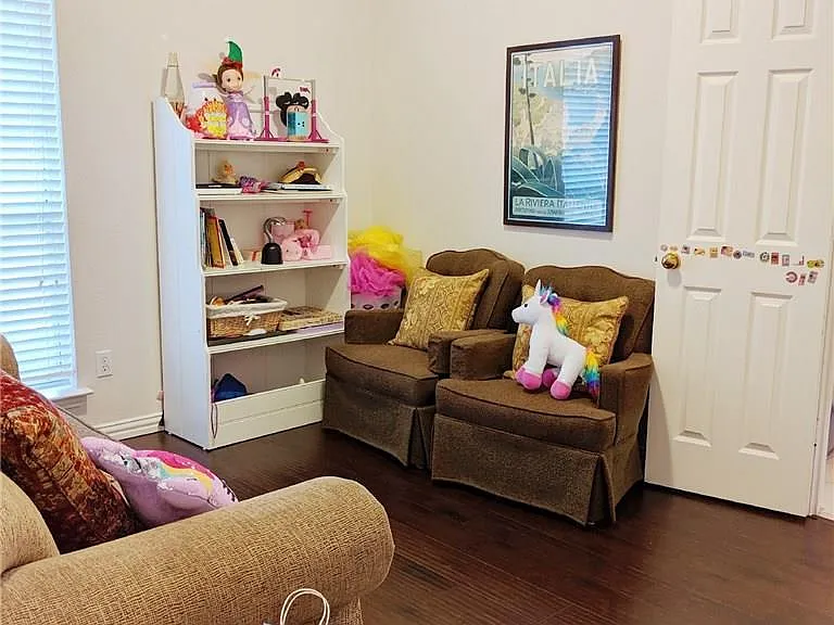4425 Galsford Dr — Photo 8