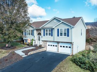 1610 Bush Farm Dr, Vinton, VA 24179