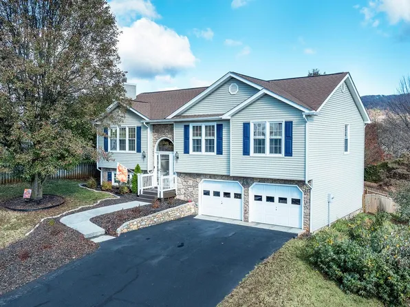1610 Bush Farm Dr, Vinton, VA 24179