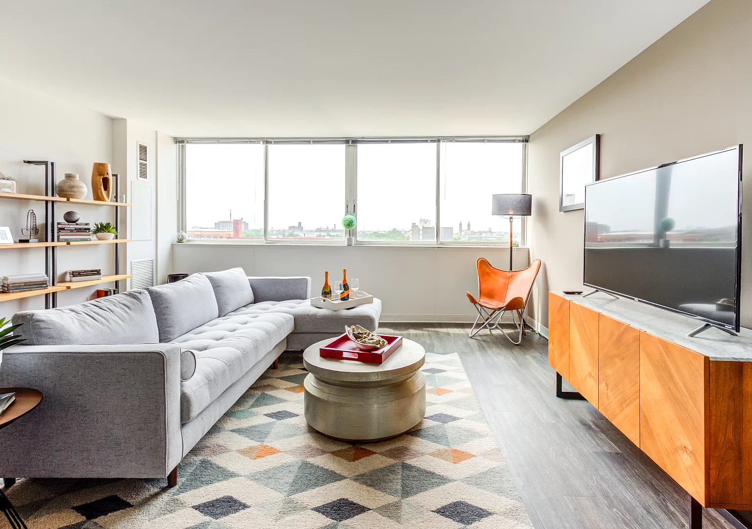 1 bed, 723 sqft, $2,339 — Photo 1