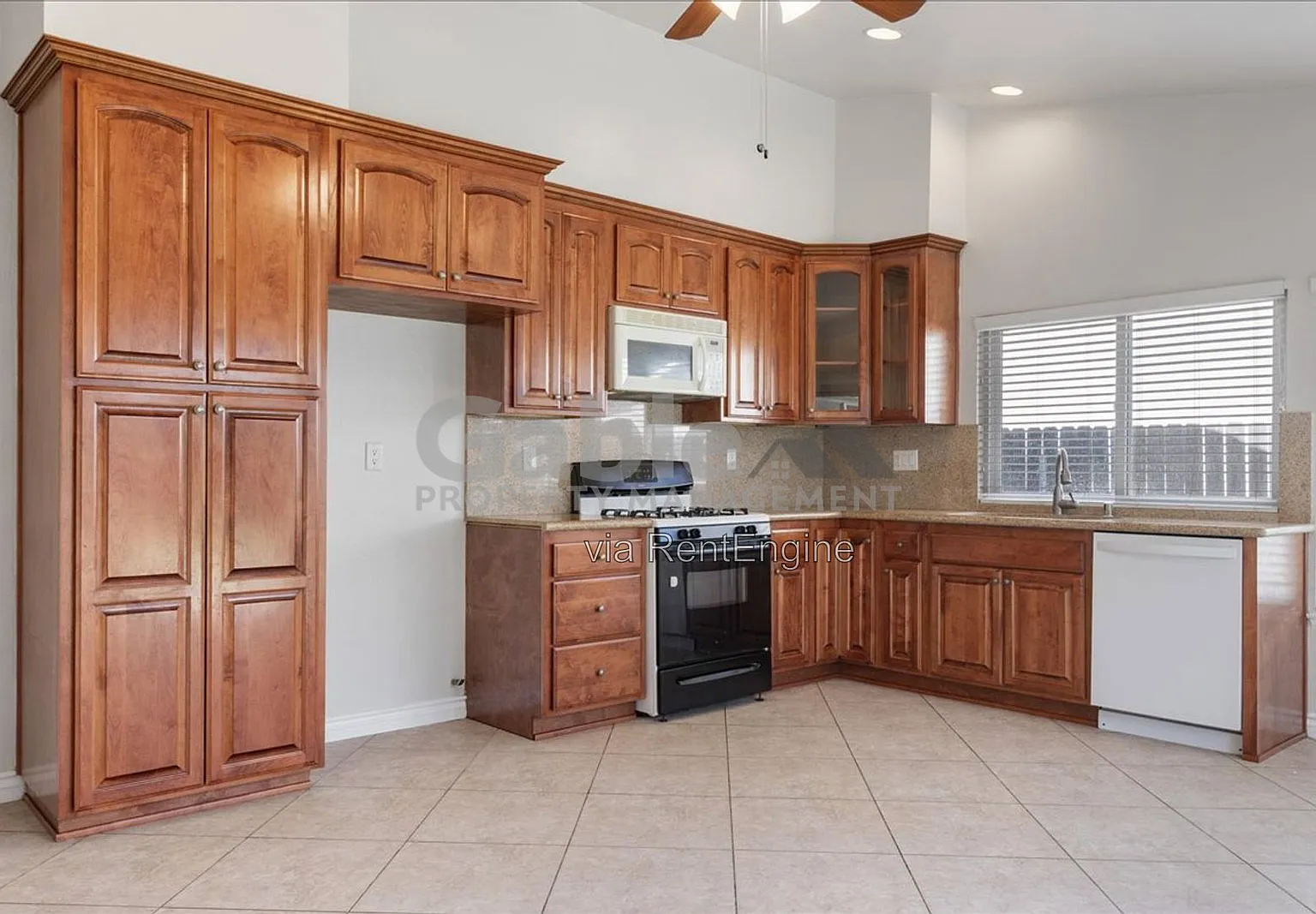 3 bed, 2.0 bath, 1384 sqft, $3,625 — Photo 2