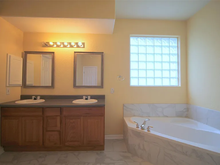 19927 Black Canyon Dr — Photo 15