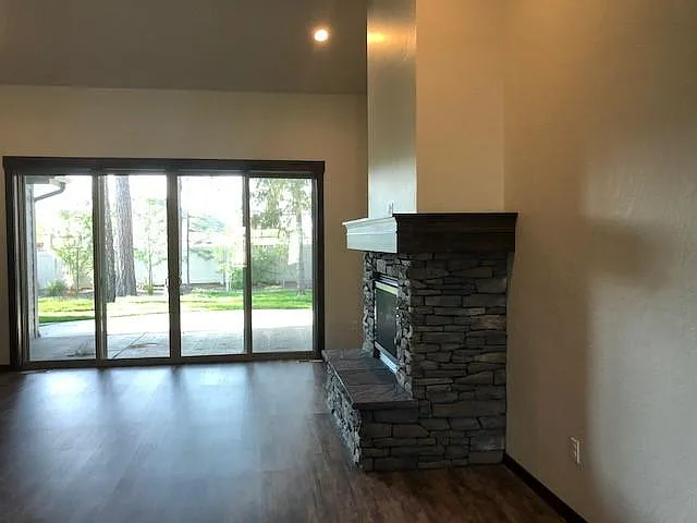 4 bed, 2.5 bath, 2800 sqft, $3,500 — Photo 4