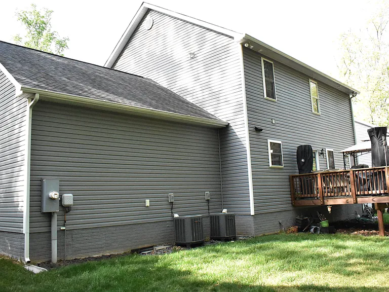 526 Monticello Cir — Photo 34