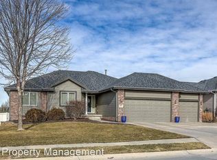 18862 Edna St, Omaha, NE 68136