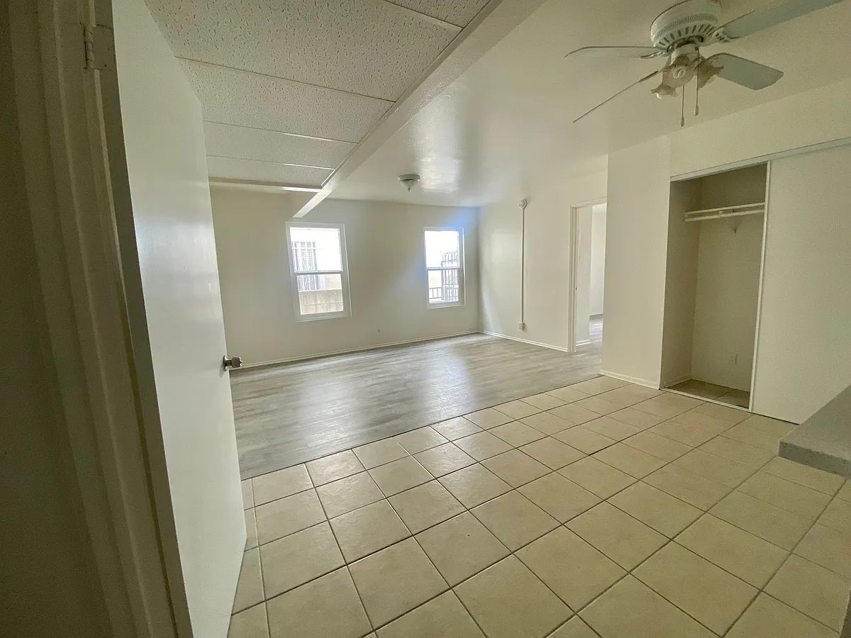 Building Photo - 222 S Vendome St #1/2