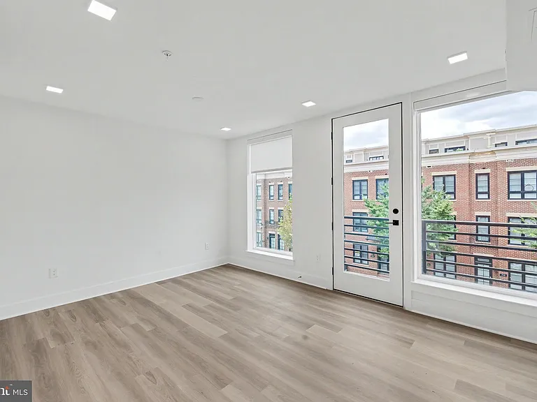701 N Henry St #306 — Photo 29