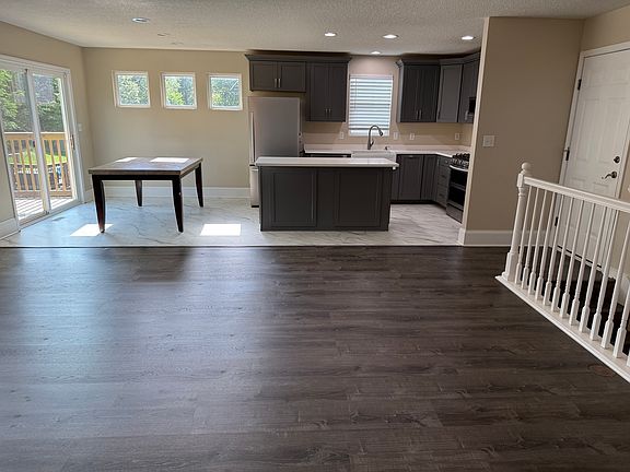 4th image of 2801 E Diehl Ave