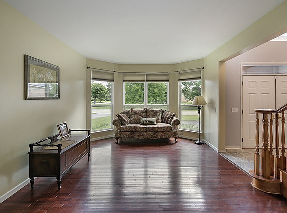 3rd image of 86 Holabird Cir