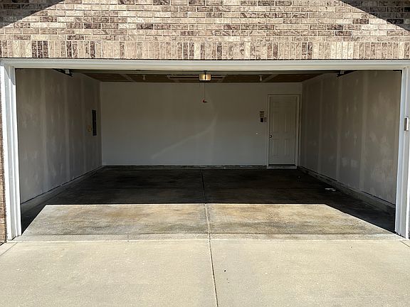 3rd image of 4622 W 73rd Ct