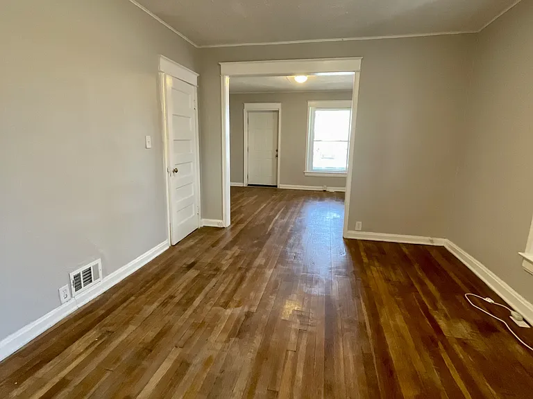 3921 Norledge Ave #1E — Photo 12