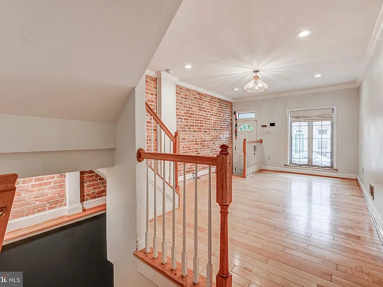 145 N Streeper St — Photo 7