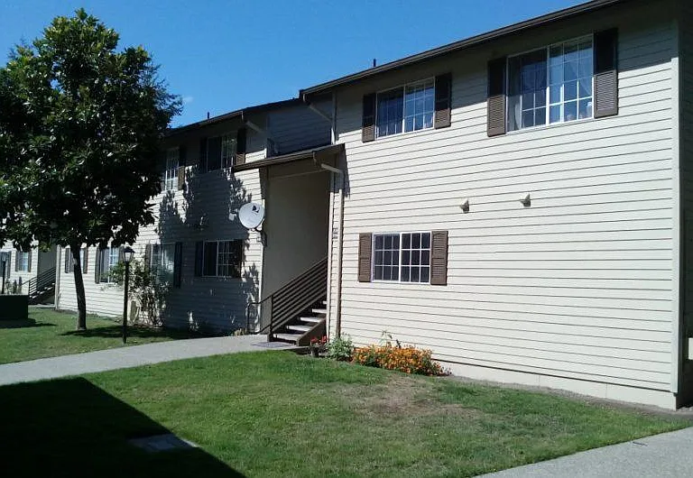 37th Street Apartments — Photo 8