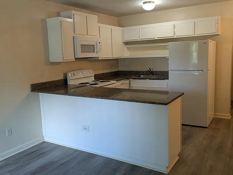936 S Lipona Rd — Photo 3