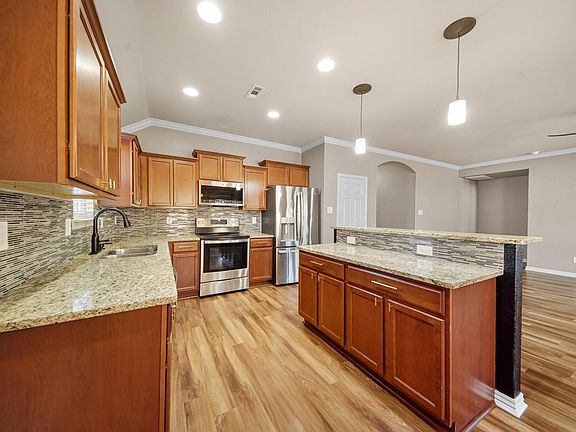 3rd image of 17109 Crooked Oak Dr