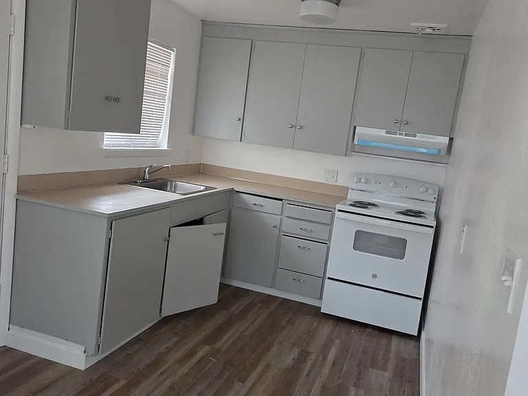 1112 McKinley Ave #B — Photo 3