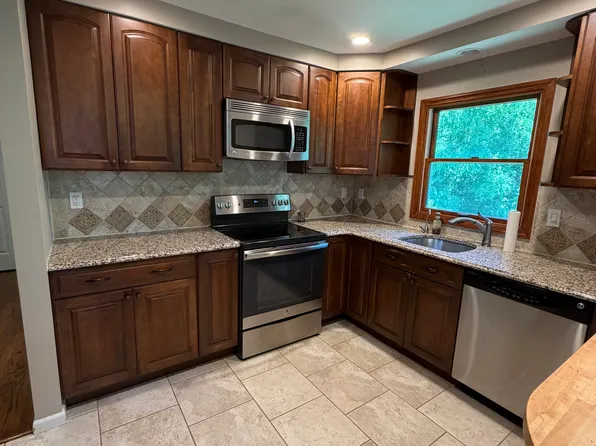 (undisclosed Address), Halesite, NY 11743