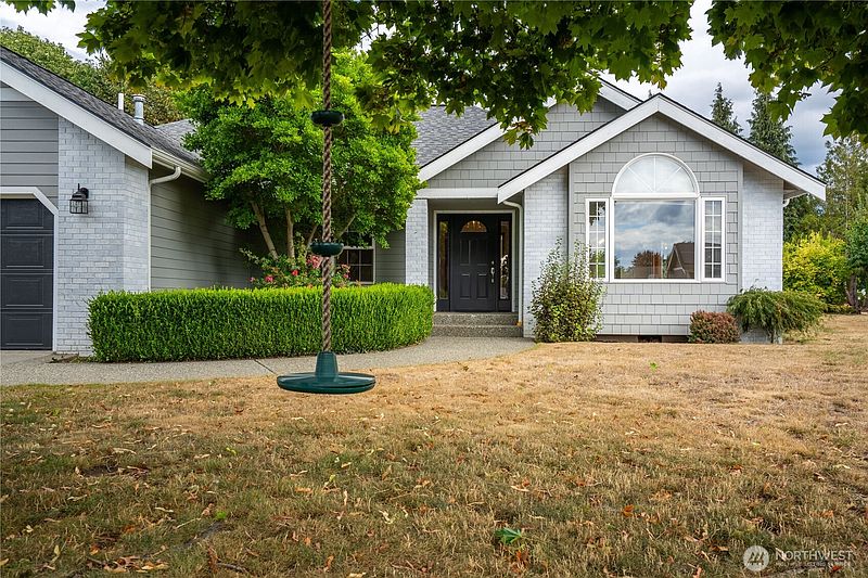 3rd image of 1160 N Cascade Court