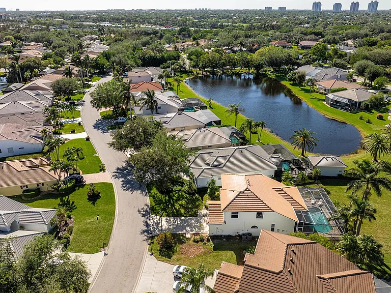 25600 Springtide Ct — Photo 45