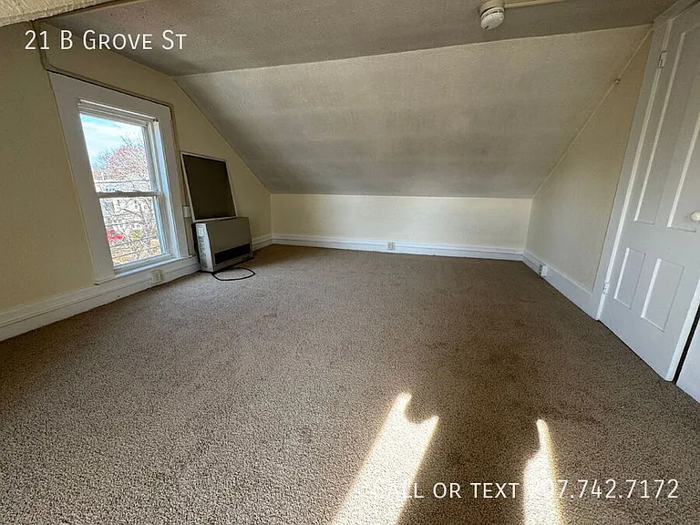 21 Grove St #B — Photo 11
